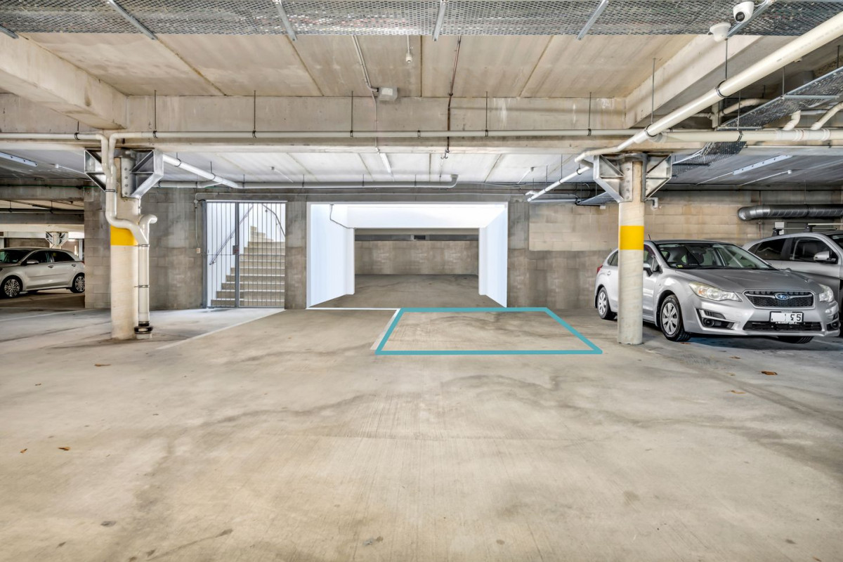 Public Trust is highly motivated, and this property is seriously for sale. 3 beds 2 baths apartment with 2 car parks, 120m2 floor area, 10/130 Stancombe Road, Flat Bush, Auckland