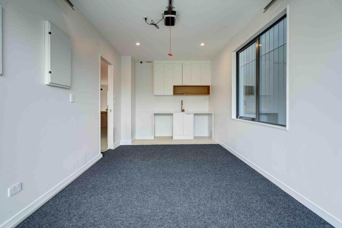 Must Sell, All Offers Considered, Double Westlake High School Zone, 174m2 4 beds + multi-purpose room 3 baths home with garage, 5/7 Alma Road, Milford, Auckland