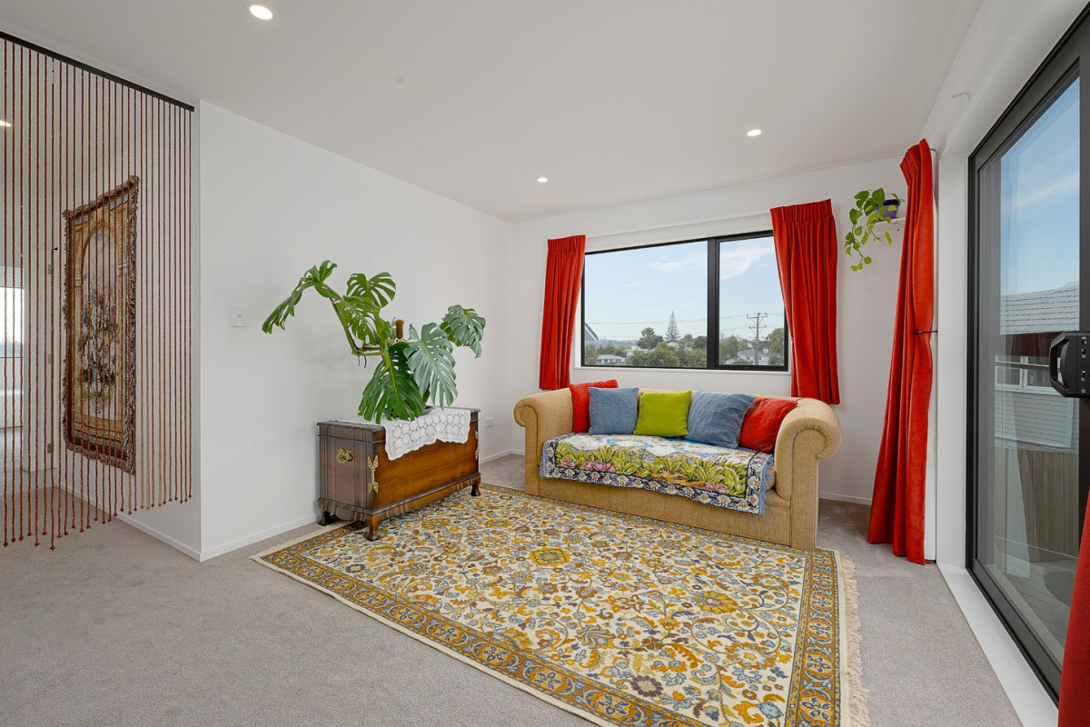Standalone 3 beds 2.5 baths home with garage, 14E Kelwyn Road, Kelston, Auckland