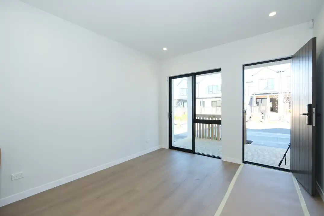 For rent, 2 kitchens, Brandnew 3 beds 2 baths home with car parks, Available NOW, 2 Waimarie Drive, Karaka, Auckland