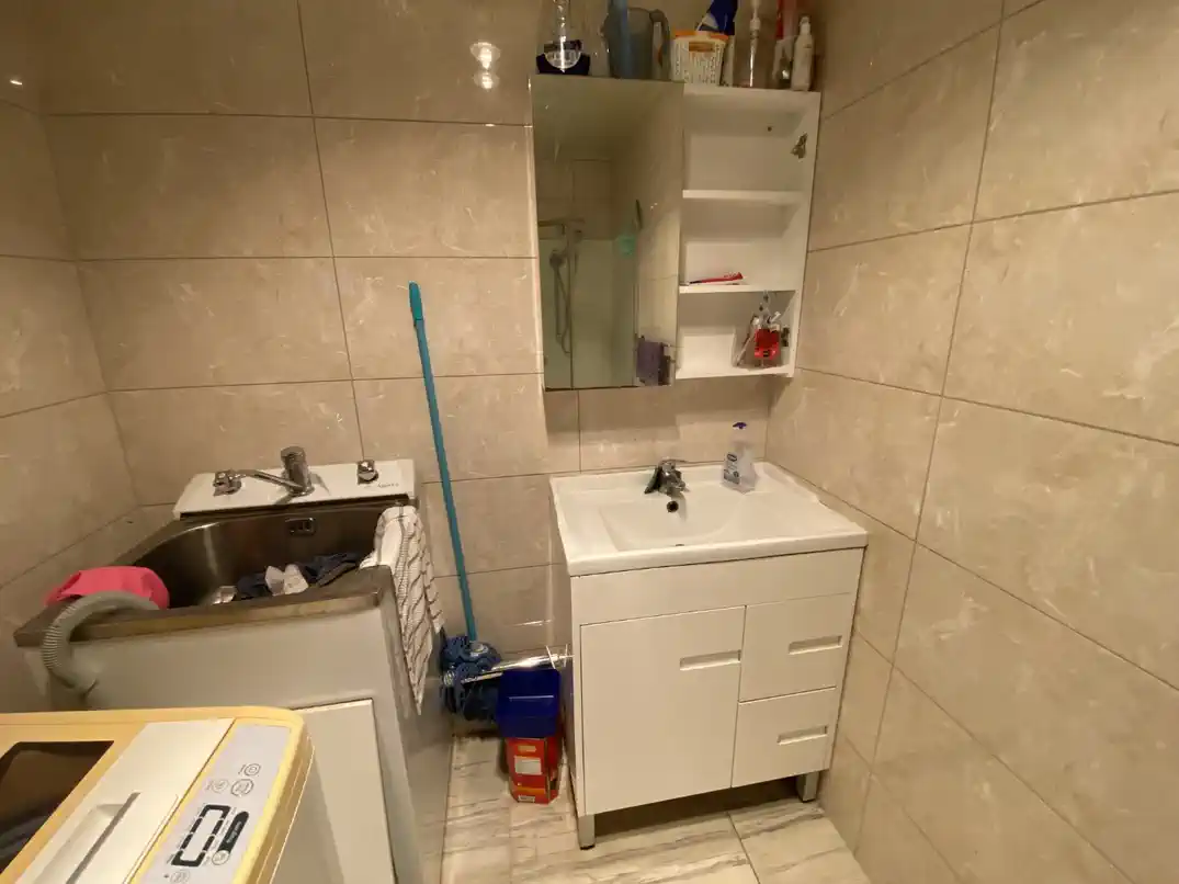 For rent, Fully furnished 3 beds 1 bath unit with 2 car parks, Available from 16th September, 1/24 Atkinson Avenue, Otahuhu, Auckland