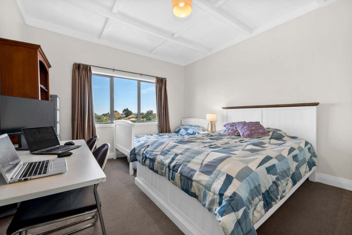Highly Motivated Vendors, Ignore the CV, 246m2 Brick and tile 5 beds 2 baths house with carport, 55 Athens Road, Onehunga, Auckland