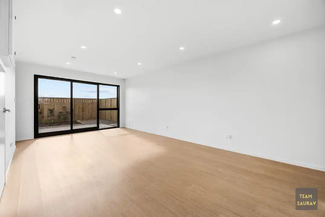 For rent, No Pet, No smoker, 2 beds 1.5 baths townhouse with car park, Available now, 18 Kaititiko Road, Karaka, Auckland