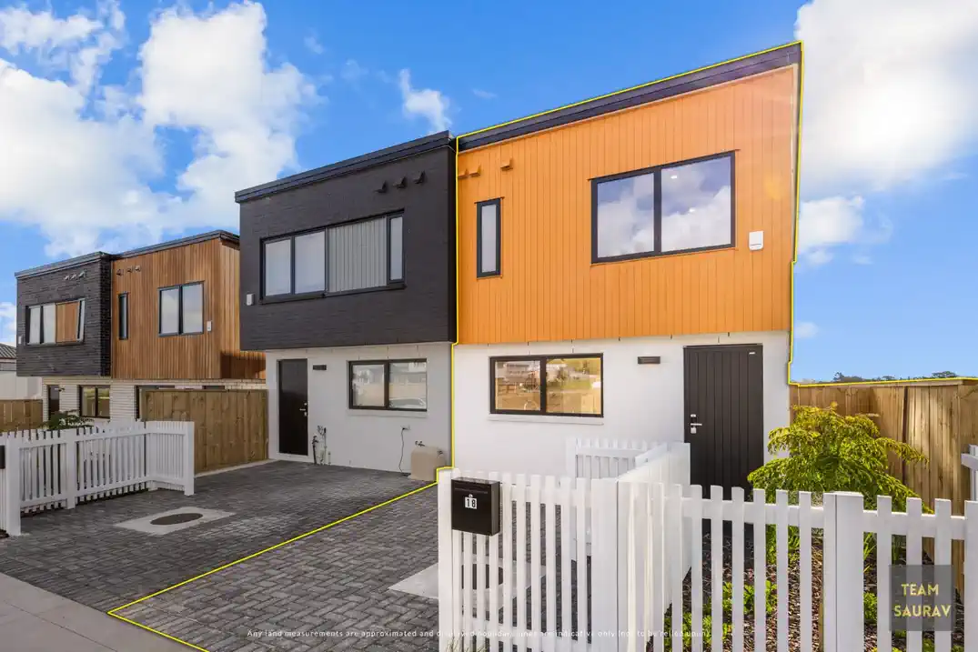 For rent, No Pet, No smoker, 2 beds 1.5 baths townhouse with car park, Available now, 18 Kaititiko Road, Karaka, Auckland