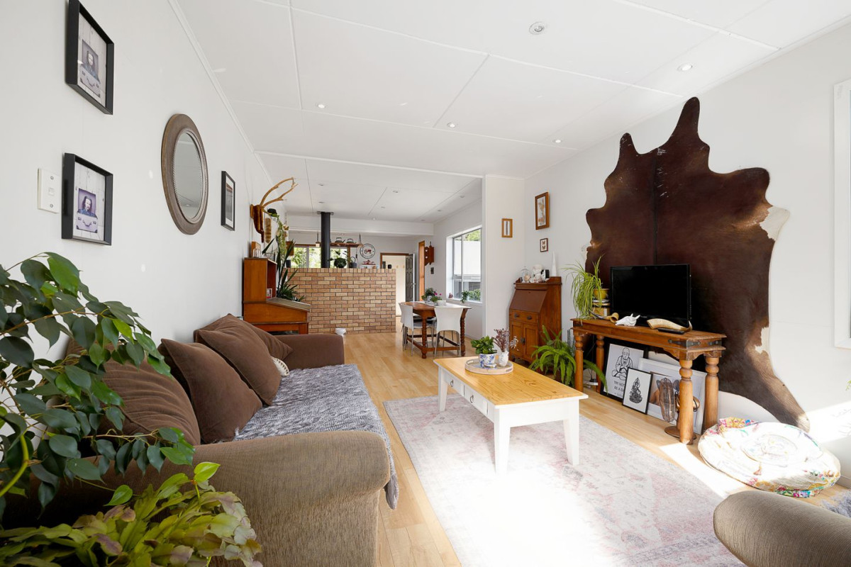 6824m2 Lifestyle section, 3 beds 1 bath house with 4 garage, 116 Chamberlain Road, Massey, Auckland