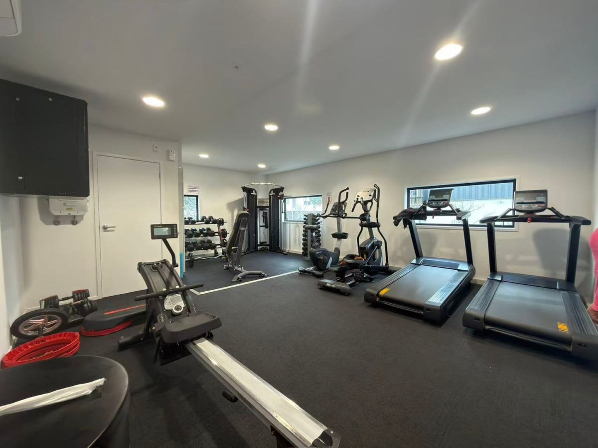 Set within the popular Richmond community in Mount Wellington, 3 beds + study 2.5 baths home with car park, Conjunctionals from all agencies are warmly welcome. 34 Hokoteta Street, Mount Wellington,, Auckland