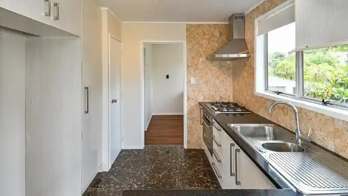 For rent, 4 beds 2.5 baths house with carport, (Upstairs 3 beds 1.5 baths gas stove kitchen, dining and living areas, Downstairs a rumpus, a kitchenette, 1 bedroom, 1 bathroom and toilet.), Available from 20th August, 16a Mclean Avenue, Papatoetoe,, Auckland