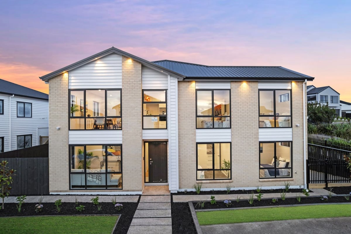 10-Year Master Builder Guarantee, Brandnew 7 beds 5.5 baths house with double garage and 2 beds granny, on a corner site with front and rear dual access, 23 Emerald Avenue, Karaka, Auckland