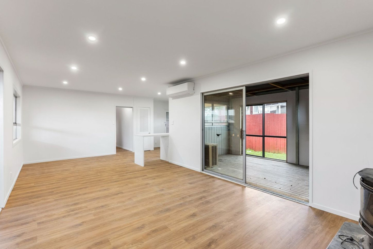 688m2 section, Renovated 3 beds 1 bath house, Double garage has been converted into two extra rooms, 32 Idlewild Avenue, Mangere, Auckland