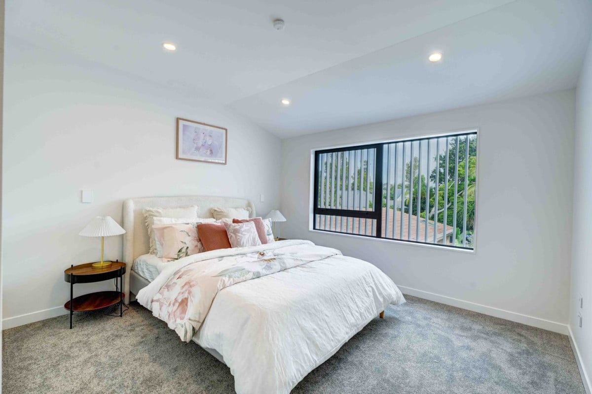 Must Sell, All Offers Considered, Double Westlake High School Zone, 174m2 4 beds + multi-purpose room 3 baths home with garage, 5/7 Alma Road, Milford, Auckland