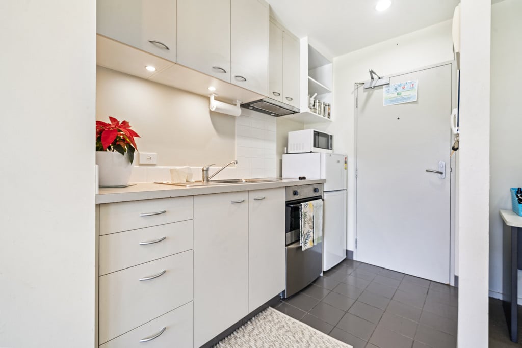 36m2 1 bed 1 bath apartment with 1 car park, 301/17 Amersham Way, Manukau, Auckland