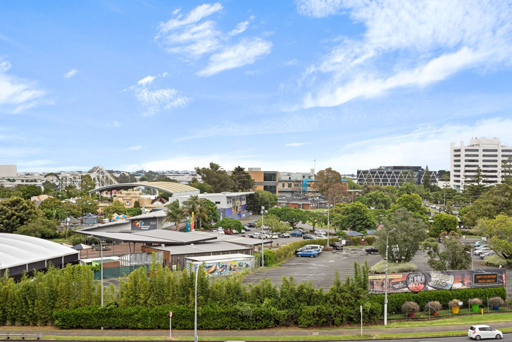 Urgent Sell, Priced to sell, 61m2 2 beds 2 baths apartment, 410/8 Lakewood Court, Manukau, Auckland