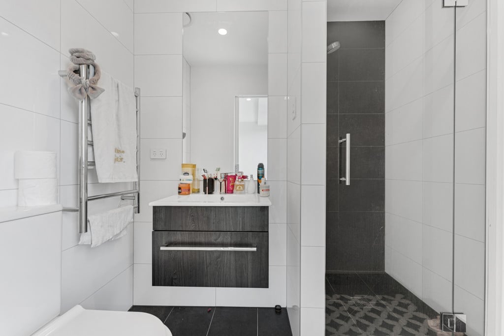 Urgent Sell, Priced to sell, 61m2 2 beds 2 baths apartment, 410/8 Lakewood Court, Manukau, Auckland
