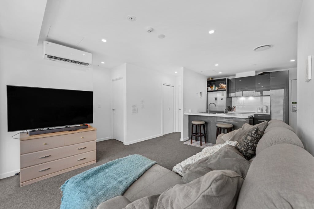 Urgent Sell, Priced to sell, 61m2 2 beds 2 baths apartment, 410/8 Lakewood Court, Manukau, Auckland