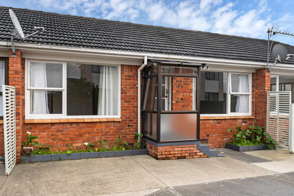 635m2 section, Offered to the market for the first time in 60 years, 4 beds 1 bath house with carport, 27 Hillview Avenue, New Windsor, Auckland