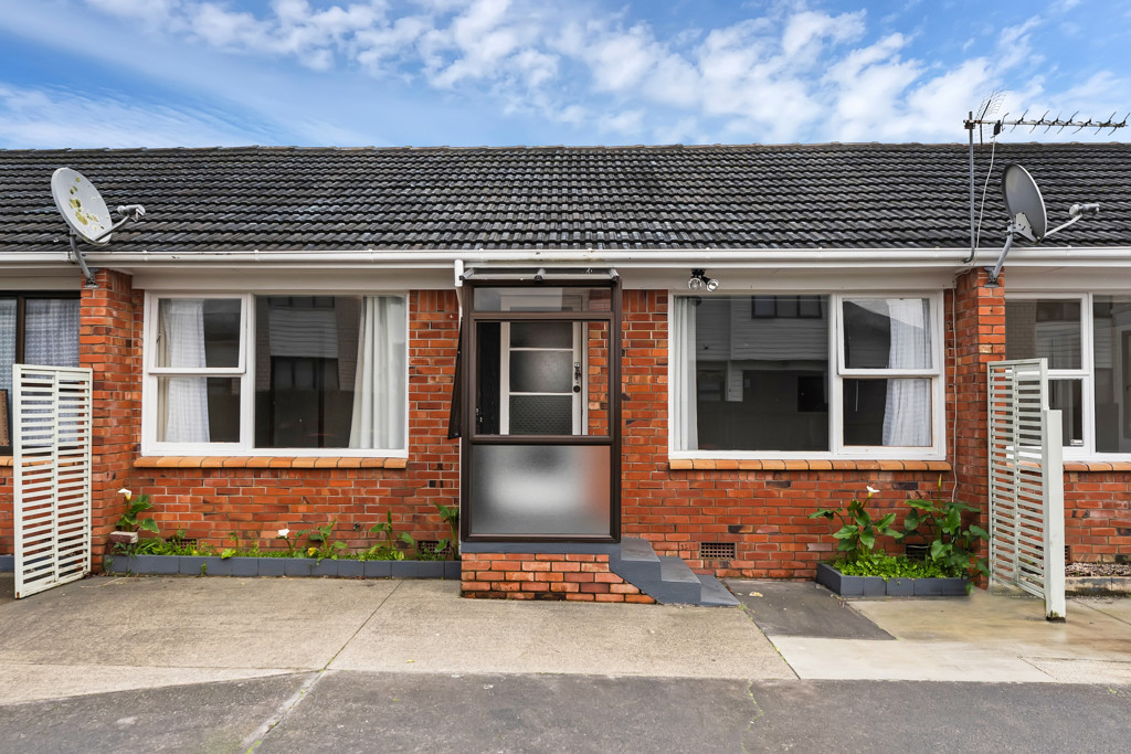 635m2 section, Offered to the market for the first time in 60 years, 4 beds 1 bath house with carport, 27 Hillview Avenue, New Windsor, Auckland