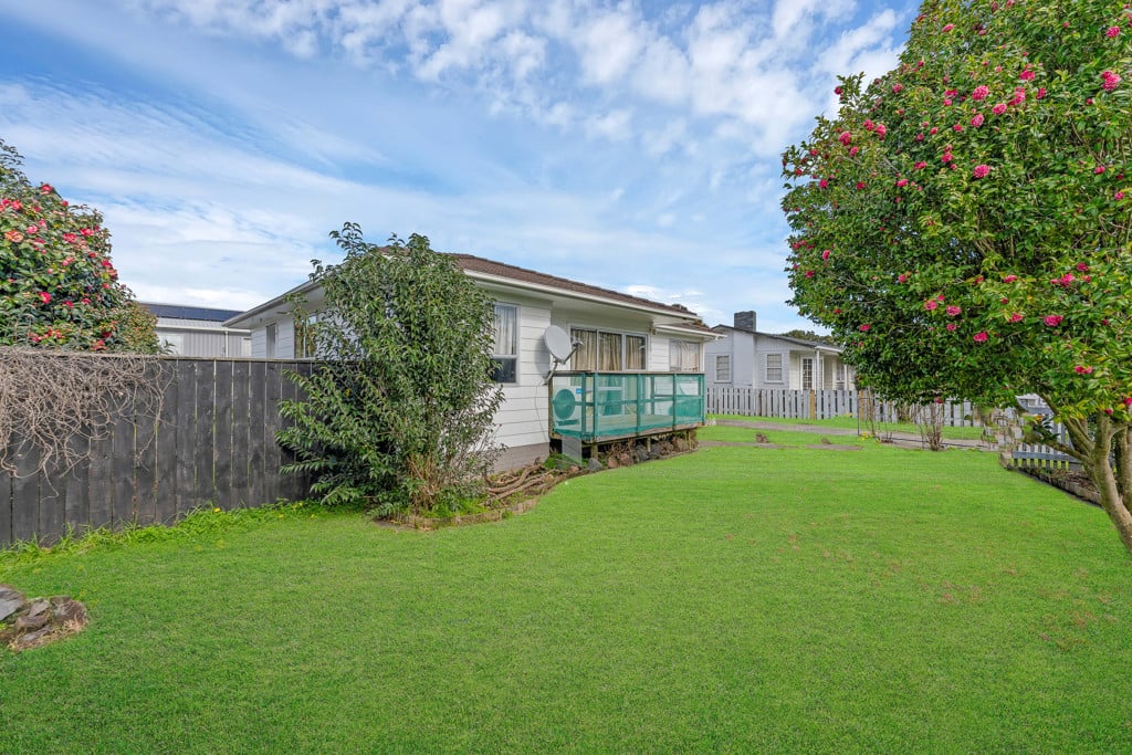 607m2 section, Renovated 3 beds 1 bath house with a large single garage plus a generous utility room, currently rented for $680 per week, 14 Bedlington Avenue, Manurewa, Auckland