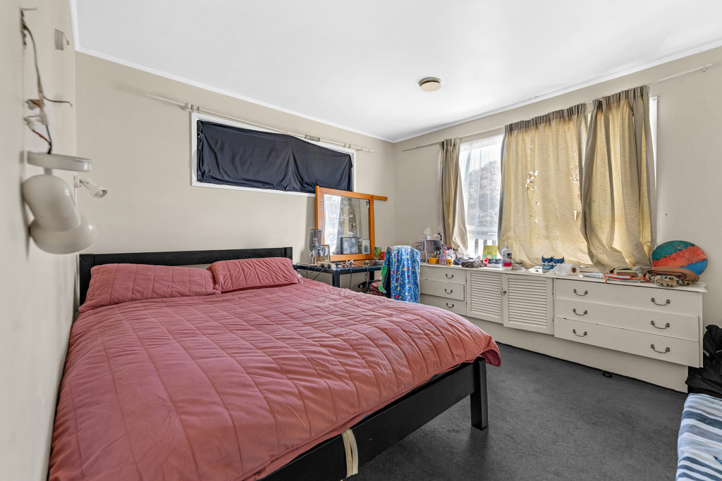 607m2 section, Renovated 3 beds 1 bath house with a large single garage plus a generous utility room, currently rented for $680 per week, 14 Bedlington Avenue, Manurewa, Auckland