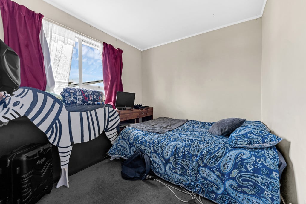 607m2 section, Renovated 3 beds 1 bath house with a large single garage plus a generous utility room, currently rented for $680 per week, 14 Bedlington Avenue, Manurewa, Auckland