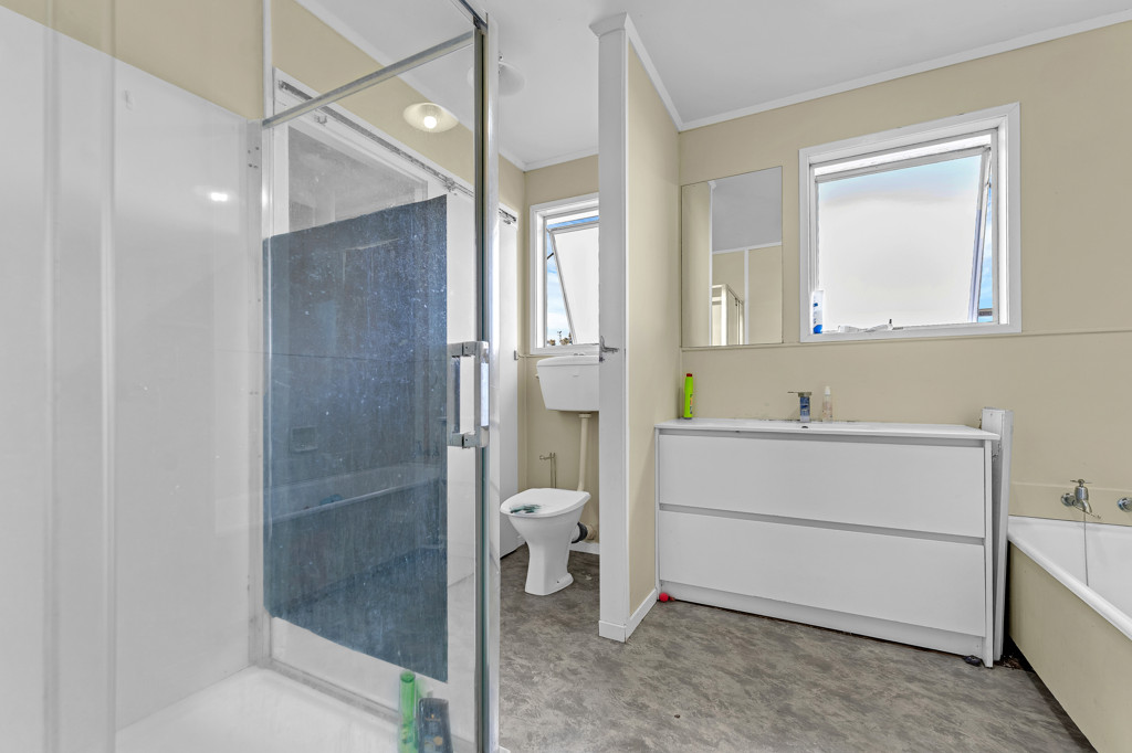 607m2 section, Renovated 3 beds 1 bath house with a large single garage plus a generous utility room, currently rented for $680 per week, 14 Bedlington Avenue, Manurewa, Auckland