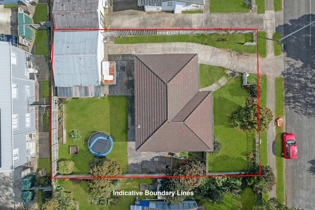 607m2 section, Renovated 3 beds 1 bath house with a large single garage plus a generous utility room, currently rented for $680 per week, 14 Bedlington Avenue, Manurewa, Auckland