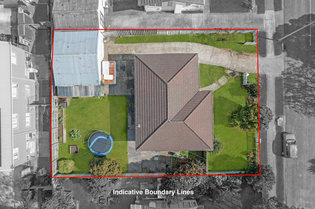 607m2 section, Renovated 3 beds 1 bath house with a large single garage plus a generous utility room, currently rented for $680 per week, 14 Bedlington Avenue, Manurewa, Auckland