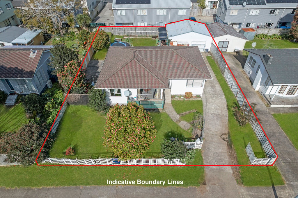 607m2 section, Renovated 3 beds 1 bath house with a large single garage plus a generous utility room, currently rented for $680 per week, 14 Bedlington Avenue, Manurewa, Auckland