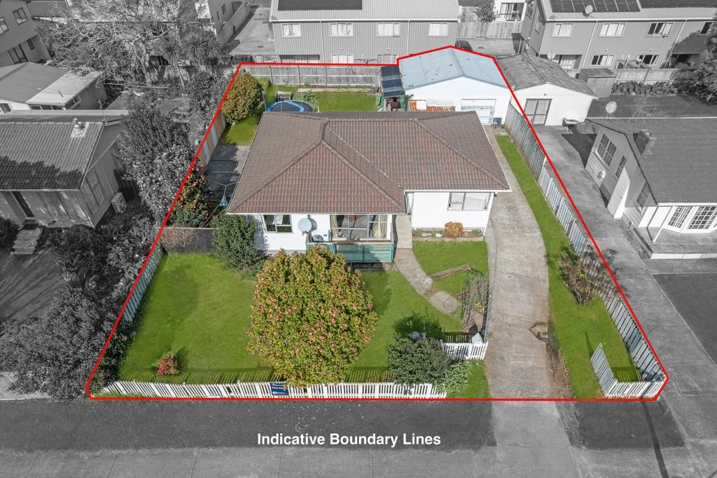 607m2 section, Renovated 3 beds 1 bath house with a large single garage plus a generous utility room, currently rented for $680 per week, 14 Bedlington Avenue, Manurewa, Auckland