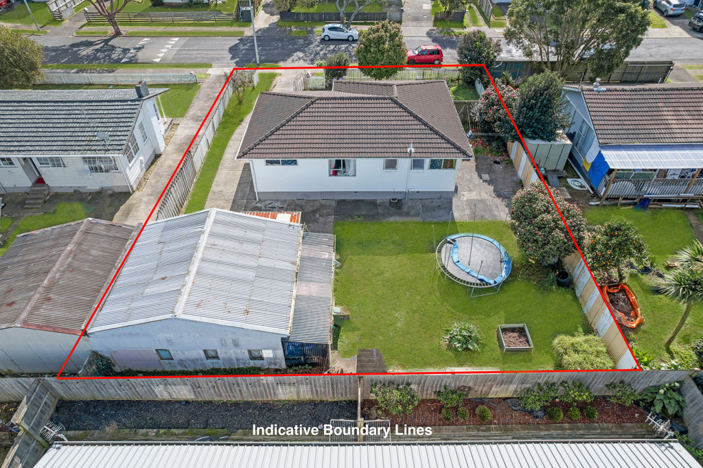 607m2 section, Renovated 3 beds 1 bath house with a large single garage plus a generous utility room, currently rented for $680 per week, 14 Bedlington Avenue, Manurewa, Auckland