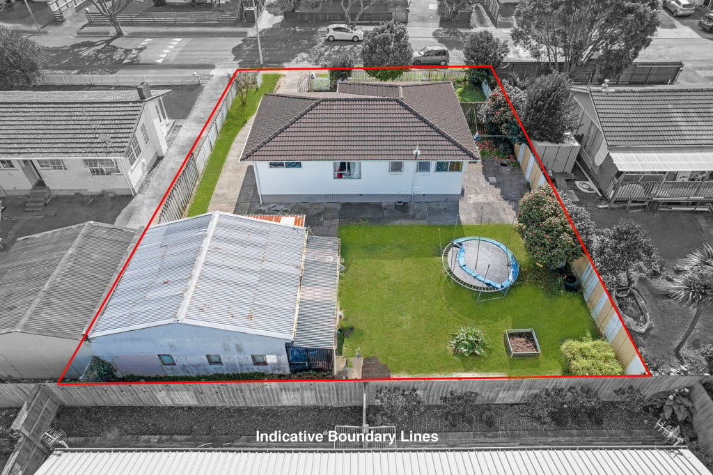 607m2 section, Renovated 3 beds 1 bath house with a large single garage plus a generous utility room, currently rented for $680 per week, 14 Bedlington Avenue, Manurewa, Auckland
