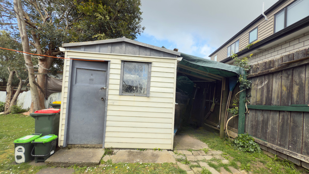 Brick and tile 2 beds 1 bath home with car park, Papatoetoe, Auckland