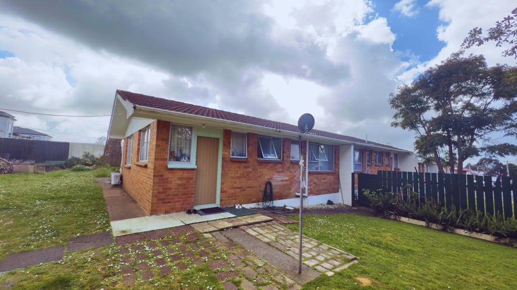 Brick and tile 2 beds 1 bath home with car park, Papatoetoe, Auckland