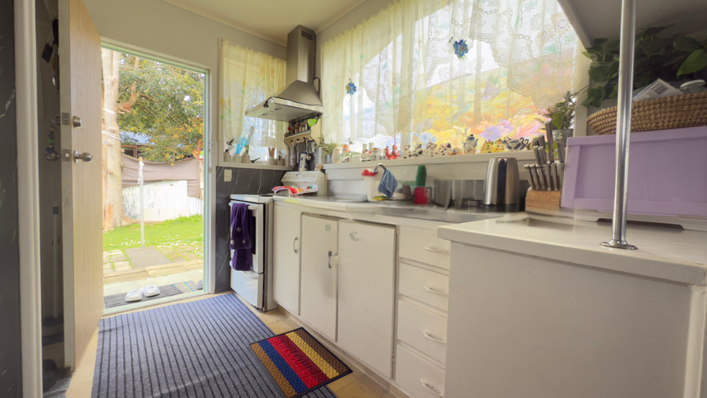 Brick and tile 2 beds 1 bath home with car park, Papatoetoe, Auckland