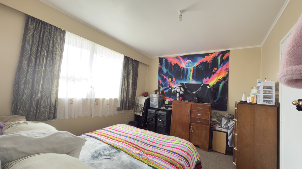 Brick and tile 2 beds 1 bath home with car park, Papatoetoe, Auckland