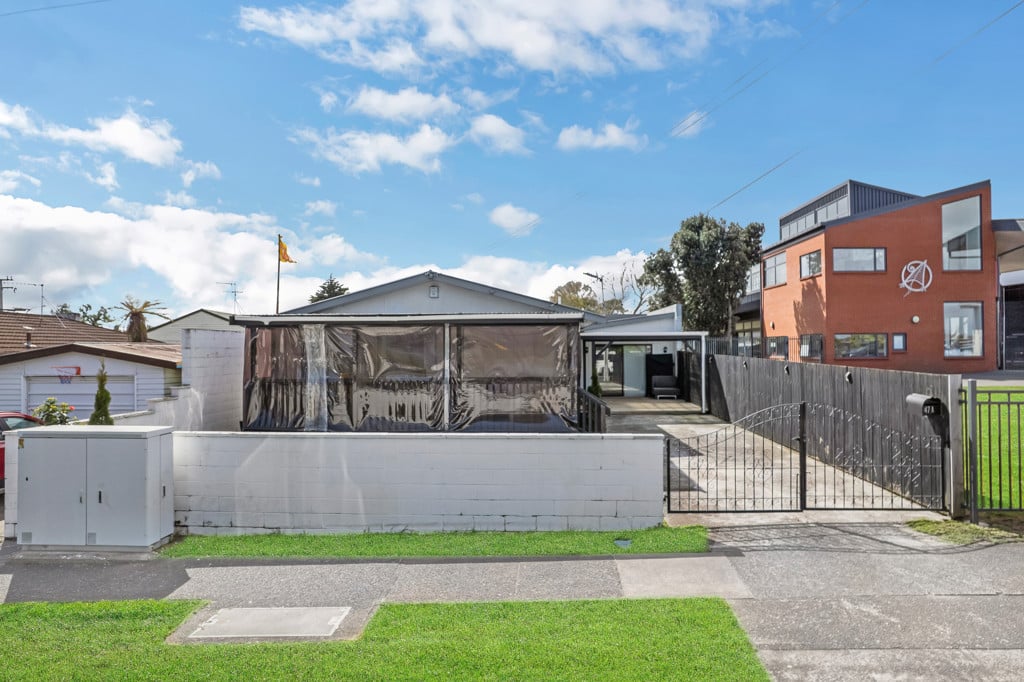 Owners Moving Aussie, Renovated 3 beds 1 bath house, Manurewa South School right next door, Manurewa, Auckland