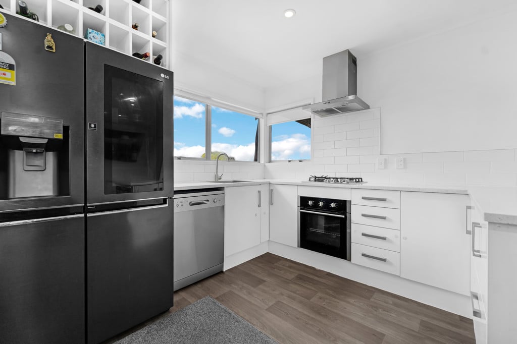 Owners Moving Aussie, Renovated 3 beds 1 bath house, Manurewa South School right next door, Manurewa, Auckland