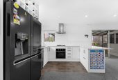 Owners Moving Aussie, Renovated 3 beds 1 bath house, Manurewa South School right next door, Manurewa, Auckland