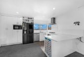 Owners Moving Aussie, Renovated 3 beds 1 bath house, Manurewa South School right next door, Manurewa, Auckland