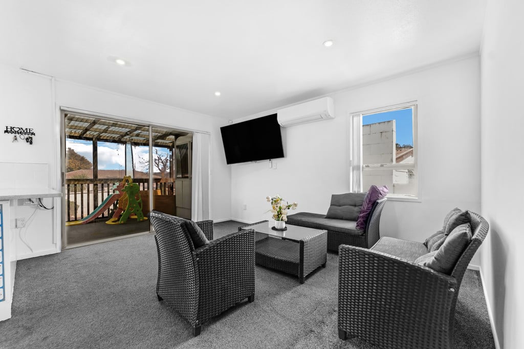 Owners Moving Aussie, Renovated 3 beds 1 bath house, Manurewa South School right next door, Manurewa, Auckland