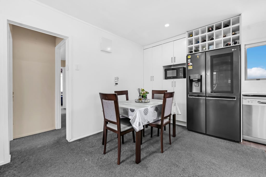 Owners Moving Aussie, Renovated 3 beds 1 bath house, Manurewa South School right next door, Manurewa, Auckland