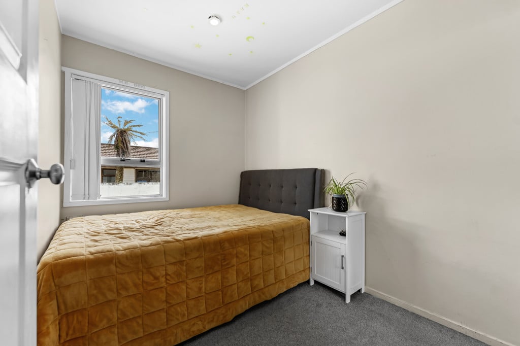 Owners Moving Aussie, Renovated 3 beds 1 bath house, Manurewa South School right next door, Manurewa, Auckland