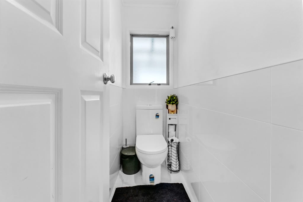Owners Moving Aussie, Renovated 3 beds 1 bath house, Manurewa South School right next door, Manurewa, Auckland