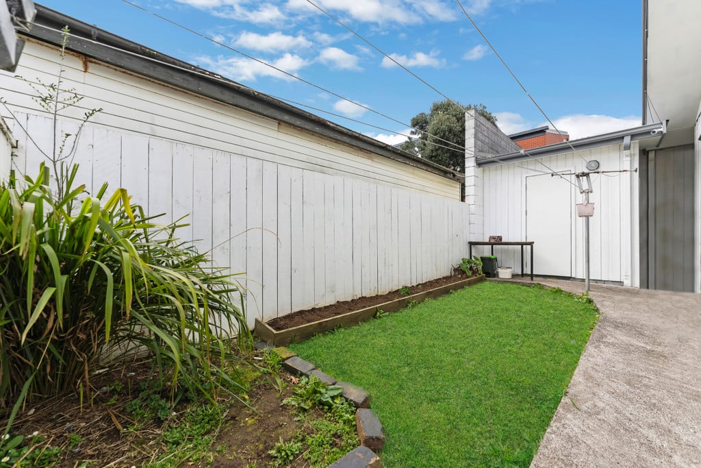 Owners Moving Aussie, Renovated 3 beds 1 bath house, Manurewa South School right next door, Manurewa, Auckland