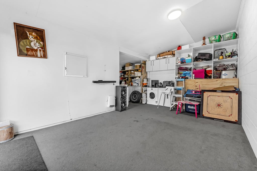 Owners Moving Aussie, Renovated 3 beds 1 bath house, Manurewa South School right next door, Manurewa, Auckland