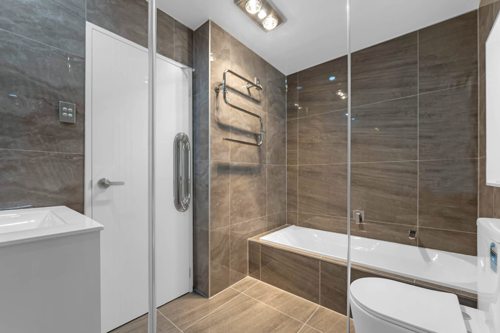 Brandnew 4 beds 2.5 baths home with car parks, Manurewa, Auckland