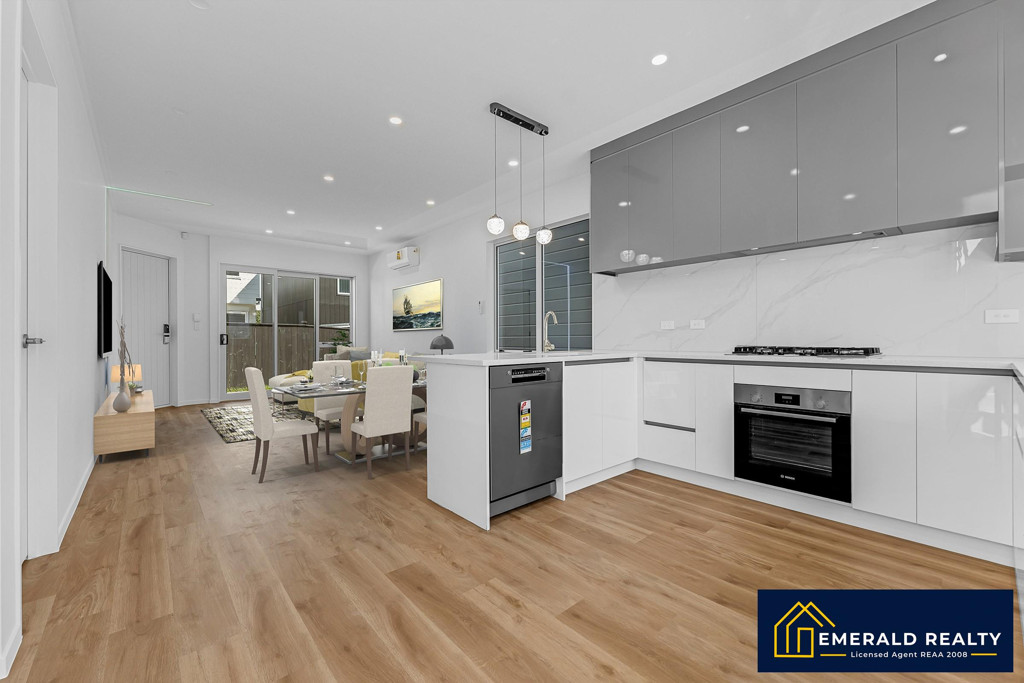 Standalone 4 beds 2.5 baths home with garage, Weymouth, Auckland