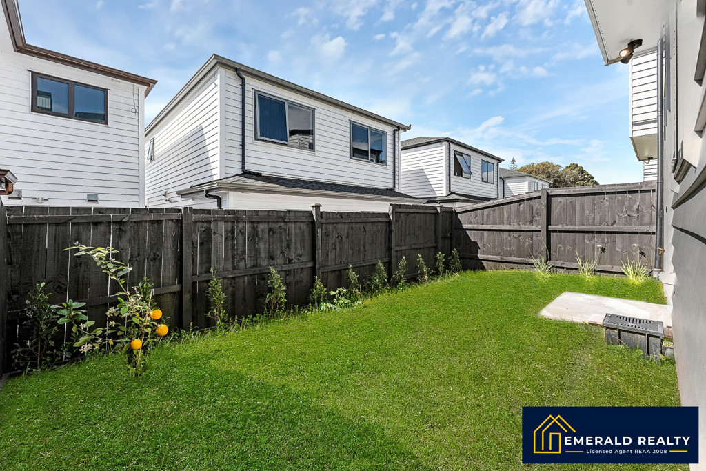 Standalone 4 beds 2.5 baths home with garage, Weymouth, Auckland