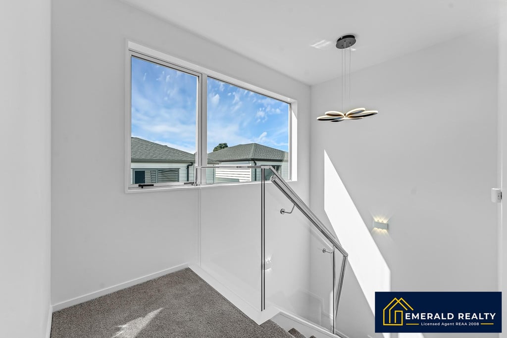 Standalone 4 beds 2.5 baths home with garage, Weymouth, Auckland