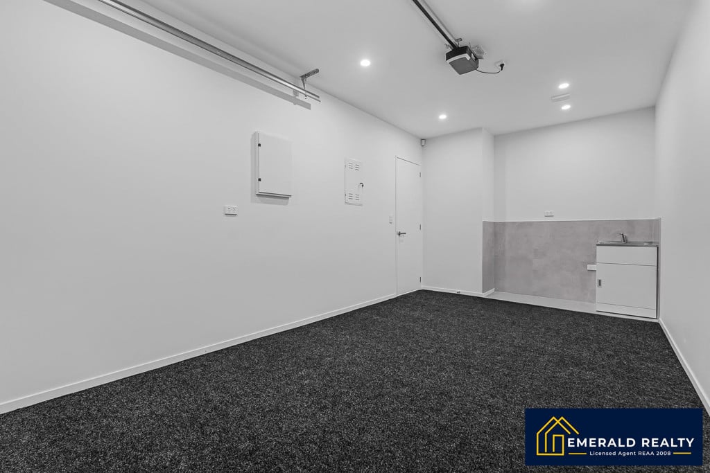 Standalone 4 beds 2.5 baths home with garage, Weymouth, Auckland