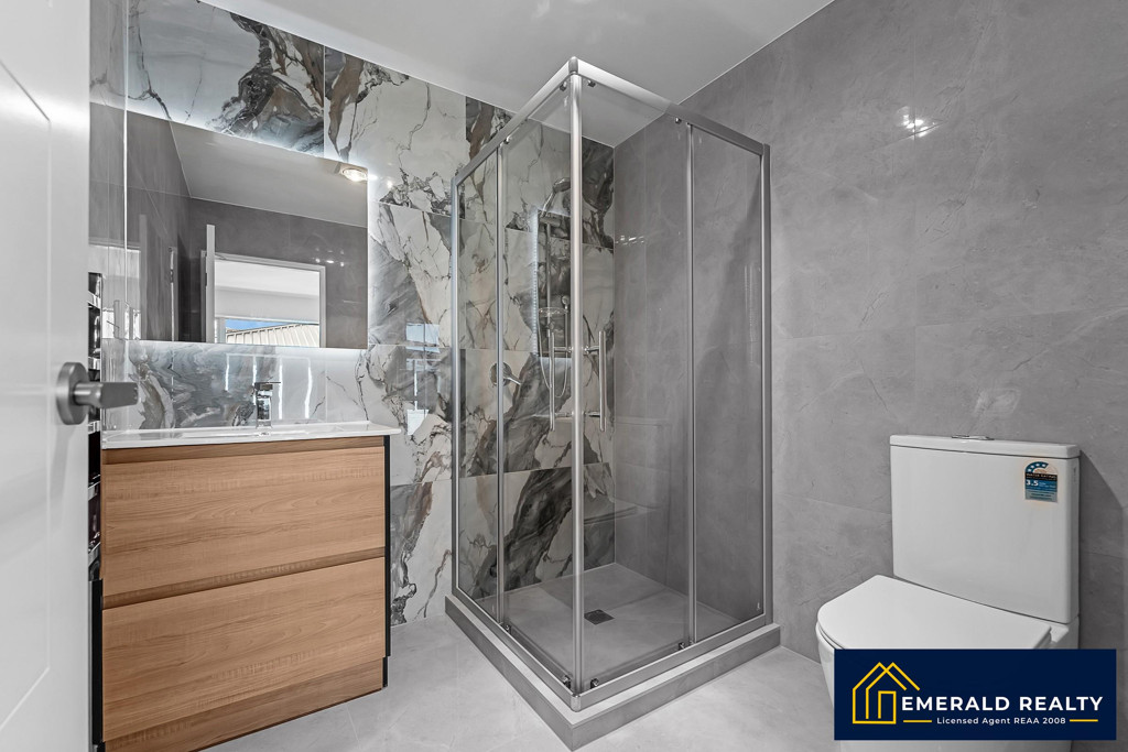 Standalone 4 beds 2.5 baths home with garage, Weymouth, Auckland